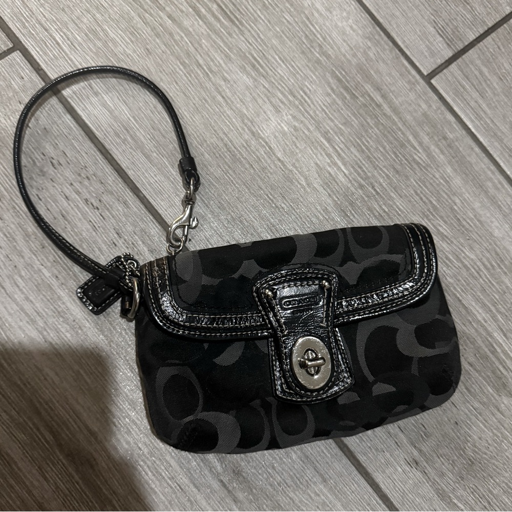 Coach vintage wristlet